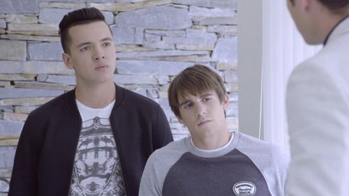 Mariano González, Juan de Dios Ortíz, and Sebastián Athié in Once: Episodio 136 (2018)