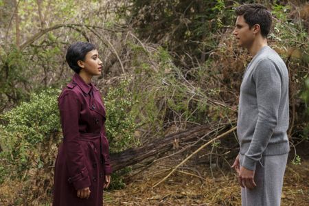 Robbie Amell and Andy Allo in Upload (2020)