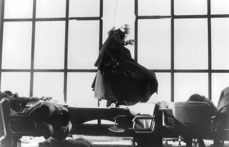 Liam Neeson and Larry Drake in Darkman (1990)