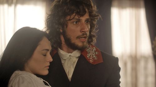 Isabelle Drummond and Chay Suede in Novo Mundo (2017)