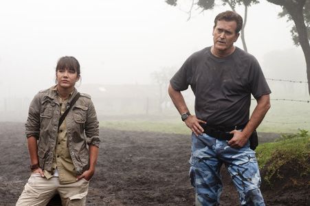Bruce Campbell and Ilza Ponko in Burn Notice: The Fall of Sam Axe (2011)