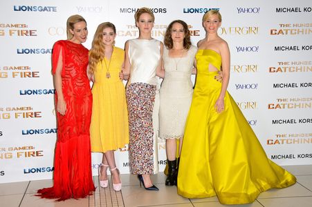 Elizabeth Banks, Jena Malone, Nina Jacobson, Jennifer Lawrence, and Willow Shields at an event for The Hunger Games: Cat