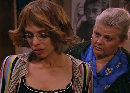 Irina Muravyova and Nelli Uvarova in Ne rodis krasivoy (2005)