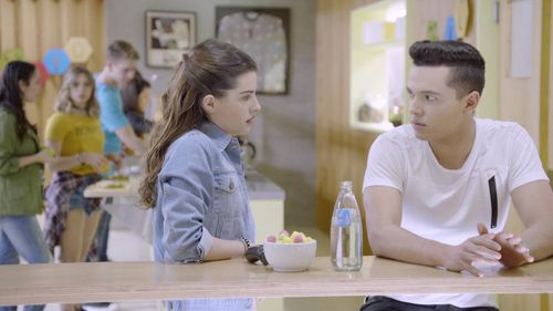 Agustina Palma and Sebastián Athié in Once: Episodio 122 (2018)