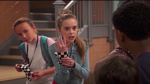 Still Of Jenna Davis in Raven's home (2018) in All Sewn Up