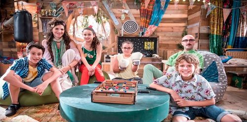 Shaked Hecht, Roni Hadar, Kobi Farag, Michael Frank, Topaz Maron, and Gal Shelhav Aharonovich in Tree House Kids (2016)