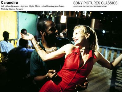 Maria Luísa Mendonça and Ailton Graça in Carandiru (2003)