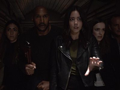 Henry Simmons, Clark Gregg, Natalia Cordova-Buckley, Chloe Bennet, and Elizabeth Henstridge in Agents of S.H.I.E.L.D. (2