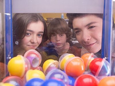 Ashley Boettcher, Sloane Morgan Siegel, and Drew Justice in Gortimer Gibbon's Life on Normal Street (2014)