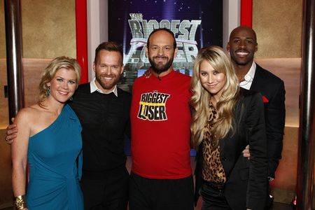 Anna Kournikova, Alison Sweeney, Dolvett Quince, and John Rhode in The Biggest Loser (2004)