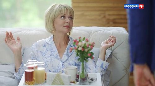 Yuliya Menshova in Mezhdu nami, devochkami. Prodolzheniye: Episode #1.4 (2019)