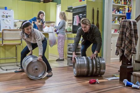 AnnaSophia Robb, Austin Butler, Ellen Wong, and Stefania LaVie Owen in The Carrie Diaries (2013)