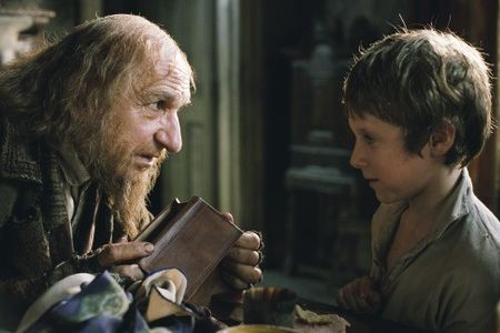 Ben Kingsley and Barney Clark in Oliver Twist (2005)
