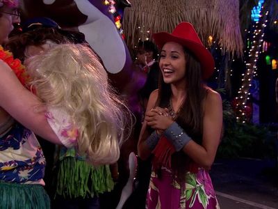 Gabriella (Cassie Hernandez) - Victorious: 