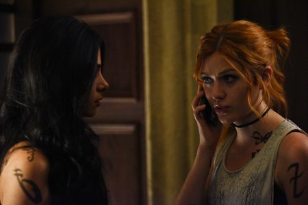 Emeraude Toubia and Katherine McNamara in Shadowhunters (2016)