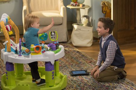 Elias Harger, Fox Messitt, and Dashiell Messitt in Fuller House (2016)