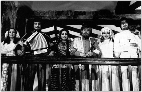 Shabana Azmi, Amitabh Bachchan, Parveen Babi, Rishi Kapoor, Vinod Khanna, and Neetu Singh in Amar Akbar Anthony (1977)