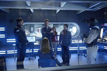 Billy Campbell, Jeri Ryan, Hiroyuki Sanada, Meegwun Fairbrother, Jordan Hayes, and Christian Jadah in Helix (2014)