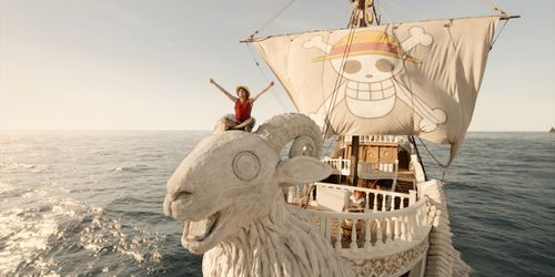 Emily Rudd and Iñaki Godoy in One Piece (2023)