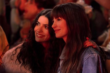 Anne Hathaway and Ella Rubin in The Idea of You (2024)