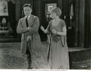 Lila Leslie and Douglas MacLean in The Hottentot (1922)