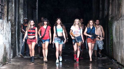 Suzana Pires, Vanessa Guide, Alison Wheeler, Margot Bancilhon, and Philippine Stindel in Going to Brazil (2016)