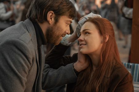 Richard Rankin and Sophie Skelton in Outlander (2014)