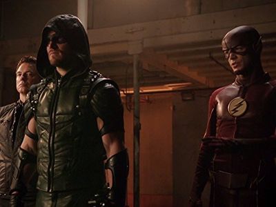 John Barrowman, Stephen Amell, and Grant Gustin in The Flash (2014)