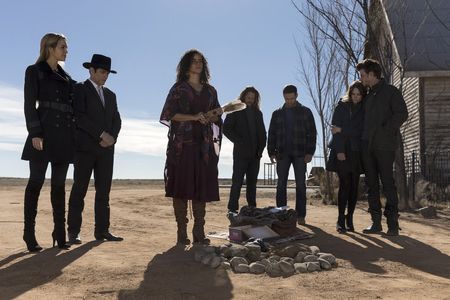 Arielle Kebbel, Jason Lewis, Yul Vazquez, Sarah Ramos, Parisa Fitz-Henley, Dylan Bruce, and François Arnaud in Midnight,