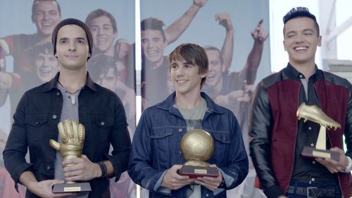 Guido Pennelli, Mariano González, and Sebastián Athié in Once (2017)
