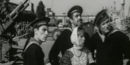 Elguja Burduli, Vladimir Marchenko, and Svetlana Kondratova in Sleduyu svoim kursom (1975)