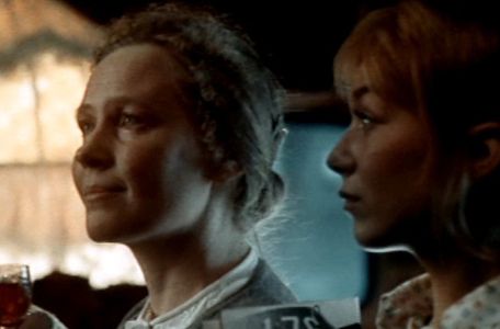 Elena Koreneva and Iya Savvina in Romans o vlyublyonnykh (1974)