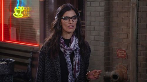 Shelly Bhalla in 2 Broke Girls (2011)