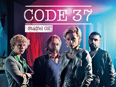 Veerle Baetens, Marc Lauwrys, and Michael Pas in Code 37 (2009)