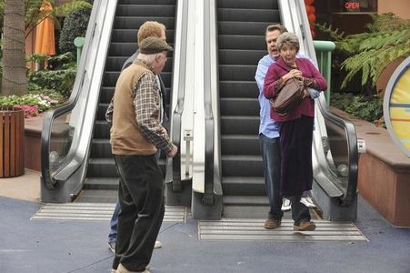 Jesse Tyler Ferguson, Norman Lloyd, Norma Michaels, and Eric Stonestreet in Modern Family (2009)