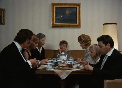 Irm Hermann, Hans Hirschmüller, Gusti Kreissl, Kurt Raab, Andrea Schober, Hanna Schygulla, and Heide Simon in The Mercha