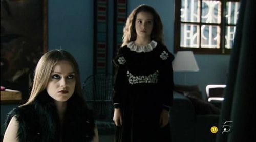 Carmen Sánchez and Carla Nieto in Witches from Heaven (2011)