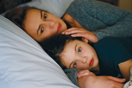 Sandrine Bonnaire and Louisa Pili in The Giraffe's Neck (2004)