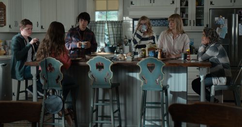Kathryn Newton, José Julián, Sean Berdy, Gideon Adlon, Rachel Keller, and Salena Qureshi in The Society (2019)