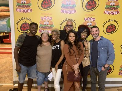Sinbad, Angelique Bates, Lori Beth Denberg, Leon Frierson, Christy Knowings, Alisa Reyes, and Josh Server in All That (1