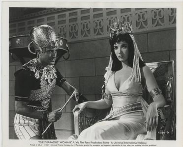 Linda Cristal and Armando Francioli in The Pharaohs' Woman (1960)