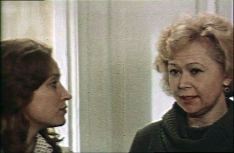 Svetlana Nemolyaeva and Liliya Zakharova in Vsyo naoborot (1982)