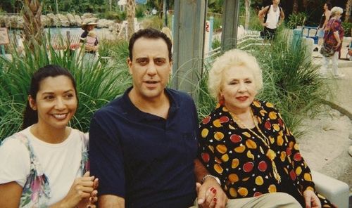On Set with Brad Garrett and Doris Roberts - SeaWorld and Busch Gardens Adventures: Alien Vacation