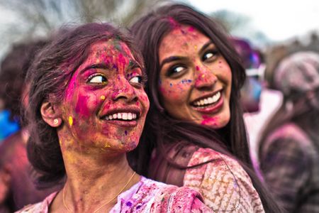 Sophiya Haque and Amara Karan in Jadoo (2013)