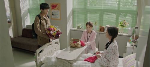 Song Sang-Eun, Nam Gi-ae, and Kim Seon-Ho in Catch the Ghost (2019)