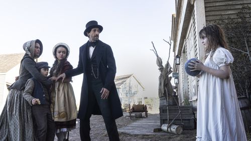 Adrien Brody, Jennifer Ens, Sirena Gulamgaus, Justine Colan, and Ian Ho in Chapelwaite (2021)