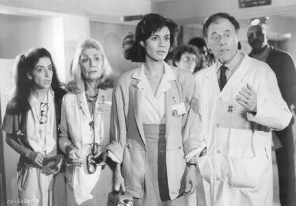 Rachel Ticotin, Bob Dishy, and Sylvia Miles in Critical Condition (1987)