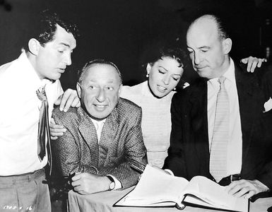 Dean Martin, Eva Bartok, Joe Pasternak, and Richard Thorpe in Ten Thousand Bedrooms (1957)