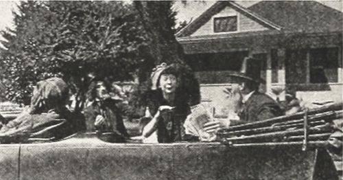 Gale Henry and Milton Sills in Simple Sapho (1917)
