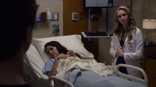Freddie Highmore, Fiona Gubelmann, and Vered Blonstein in The Good Doctor (2017)
